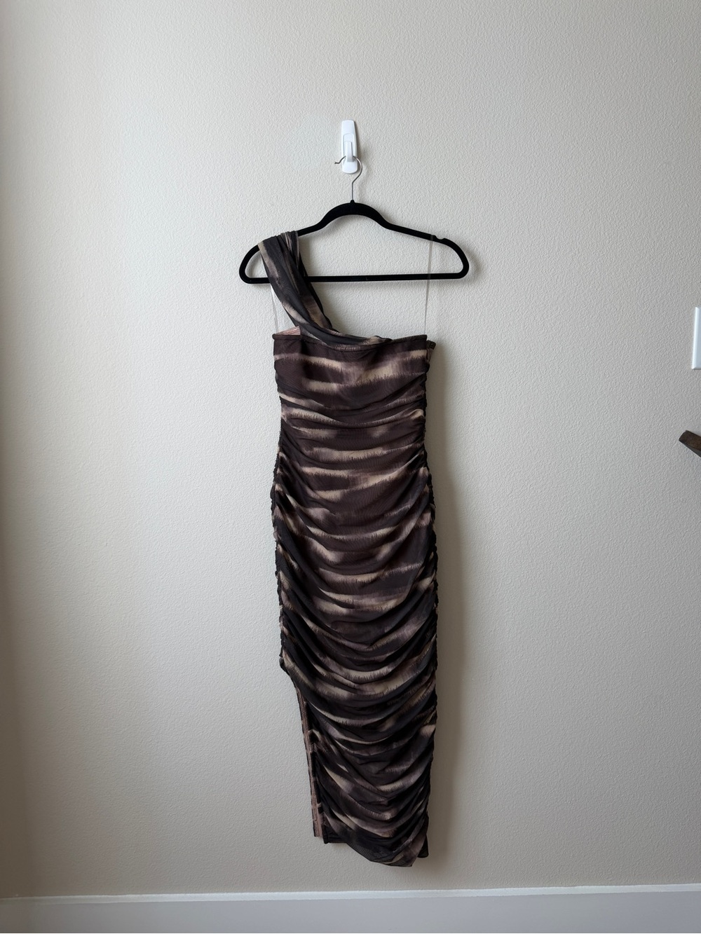 Elliatt One-Shoulder Mesh Midi Miley Dress - Picture 3 of 12